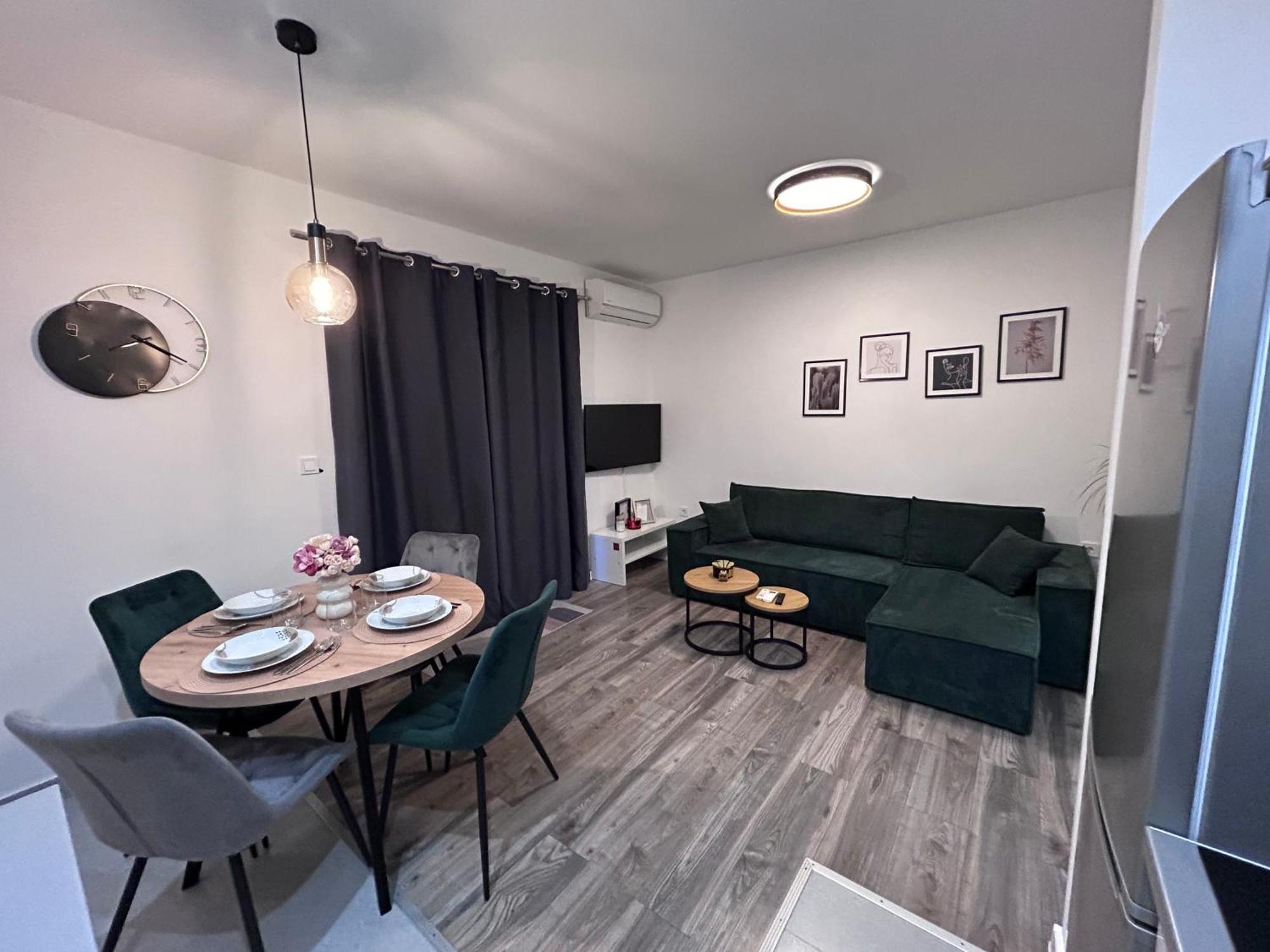 Appartamento Apartman Zen Kaštela Esterno foto