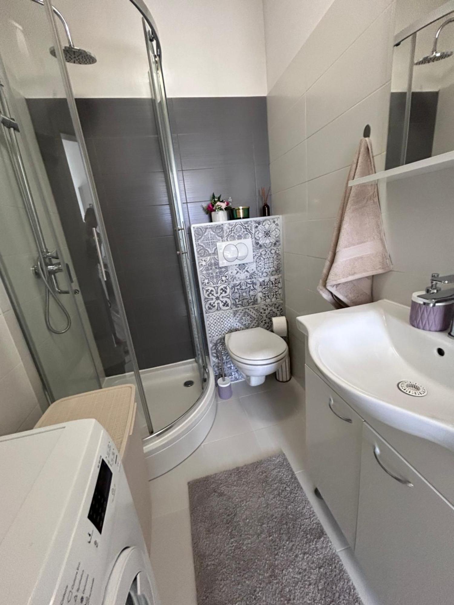 Appartamento Apartman Zen Kaštela Esterno foto